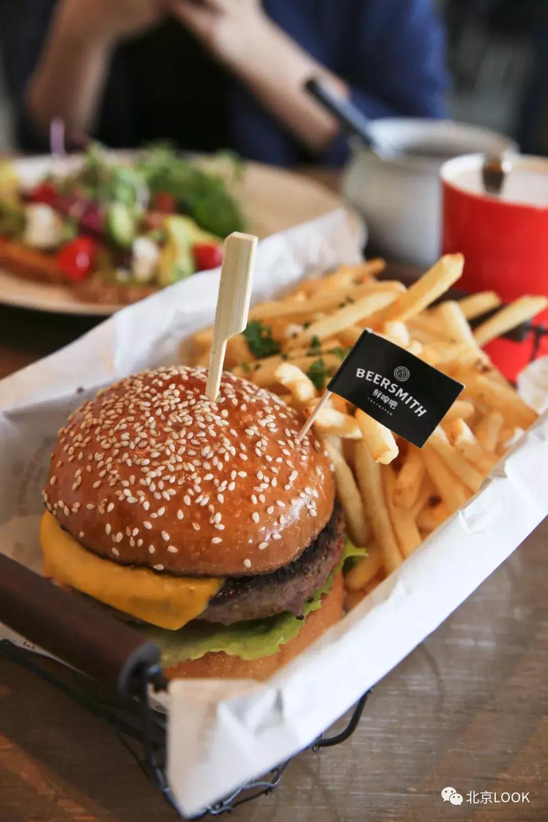 央视大楼对面网红餐厅,央视大楼隔壁酒店