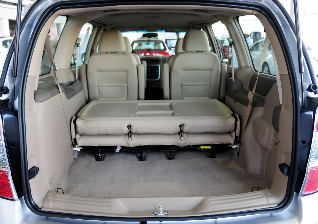 2004年二手别克gl8商务车报价,2010款别克gl8陆尊二手多少钱