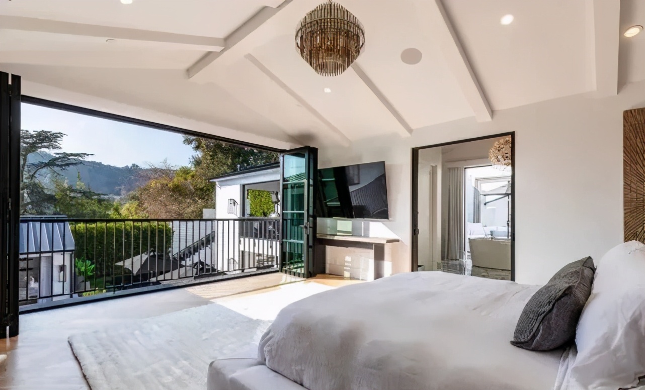 蕾哈娜与rocky还在交往吗,蕾哈娜17亿美元财产