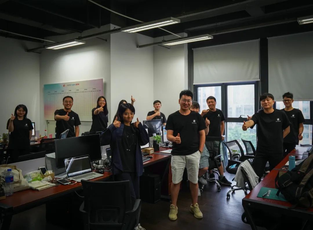 90后小伙一个人做电商,90后小伙义乌创业跨境电商