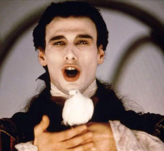 “人类高音实验”的产物，自幼被阉割的他们，成了时代的牺牲品