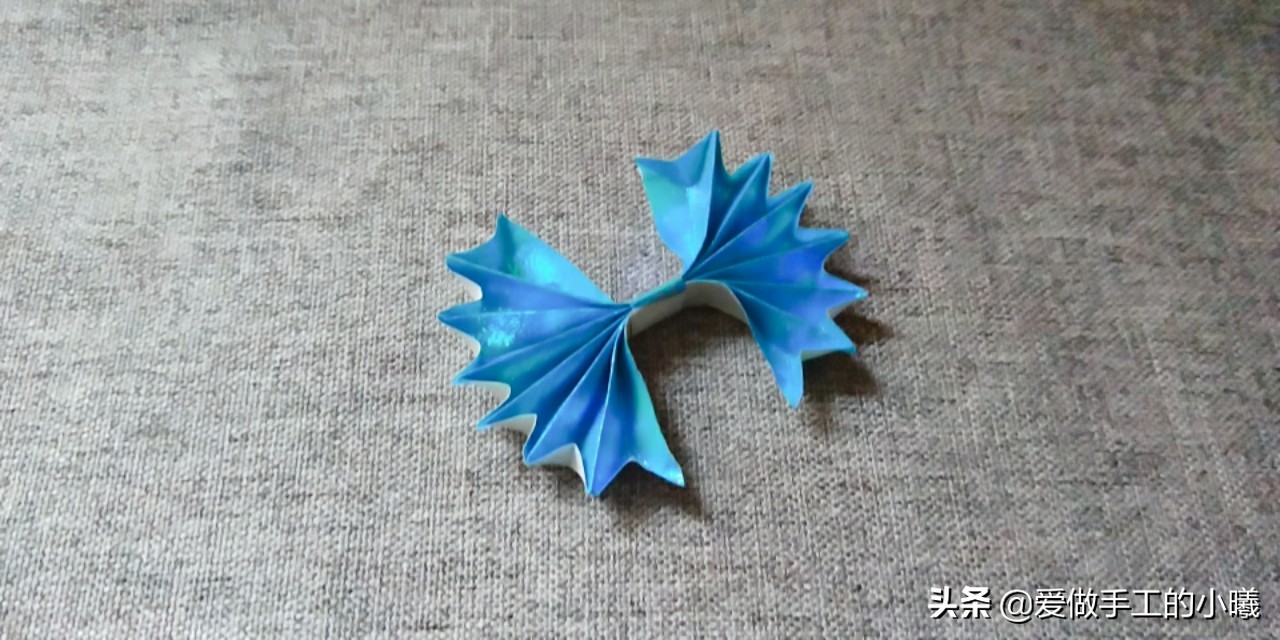 蝴蝶结折纸怎样贴在贺卡上好看,折纸简单又漂亮的蝴蝶结收纳盒