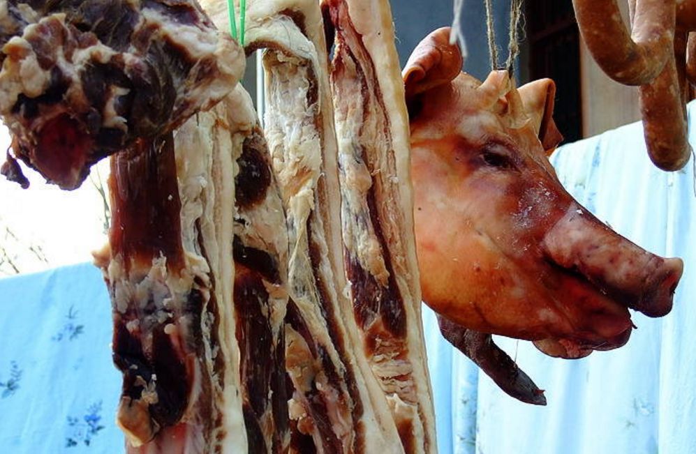 各地的腊肉做法,东莞晒腊肉10斤肉配方多少盐