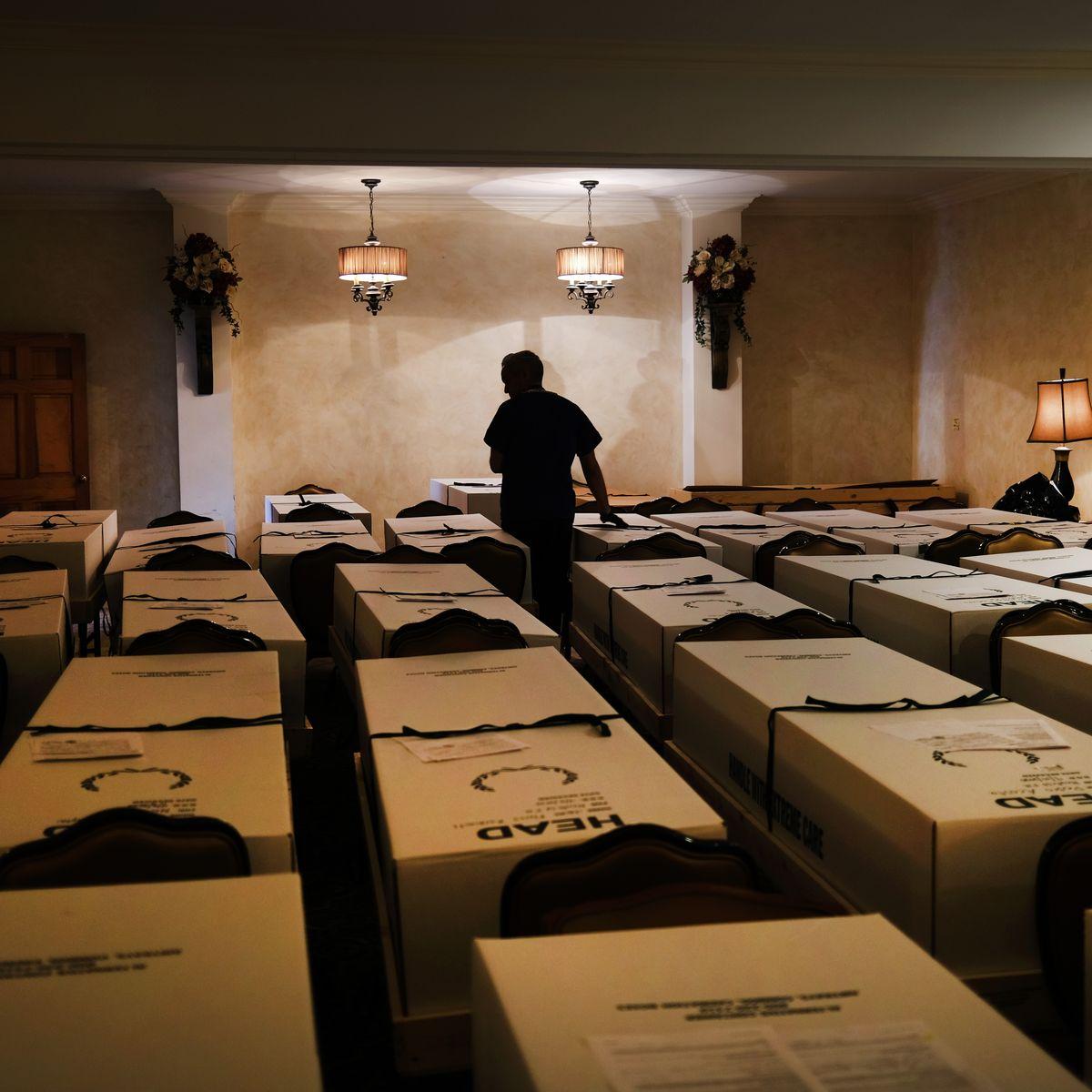 尸体堆积!纽约650名新冠死者无法入土,躺卡车8个月到腐烂