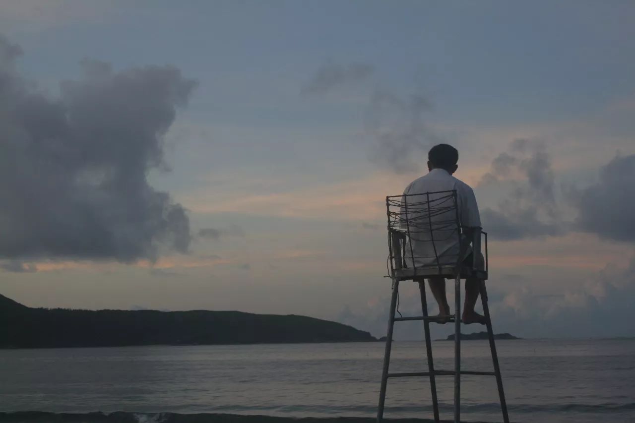 不爱社交只想宅在家,不爱社交能成大事嘛