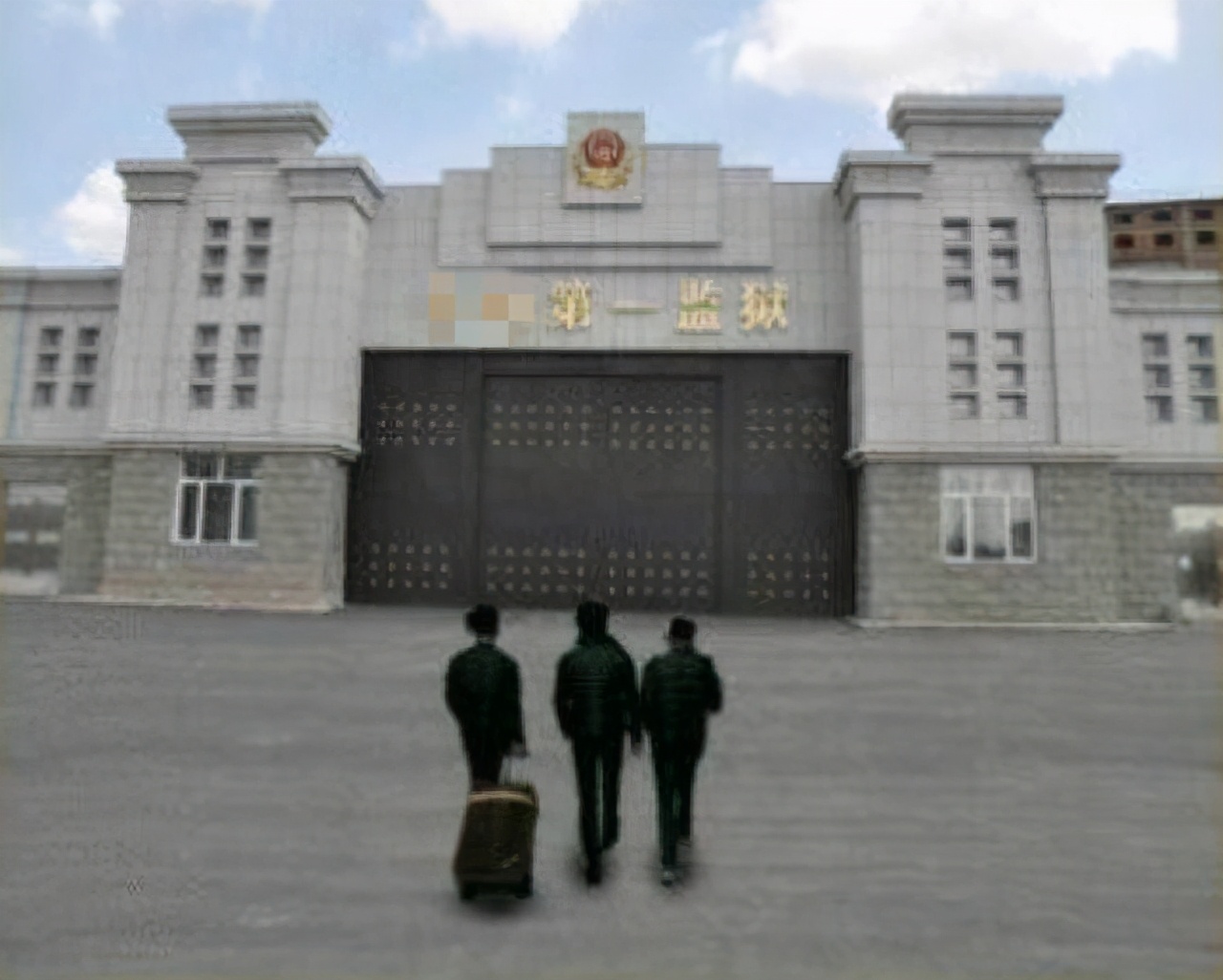 求帮忙p图搞笑,求ps大神帮忙p图搞笑