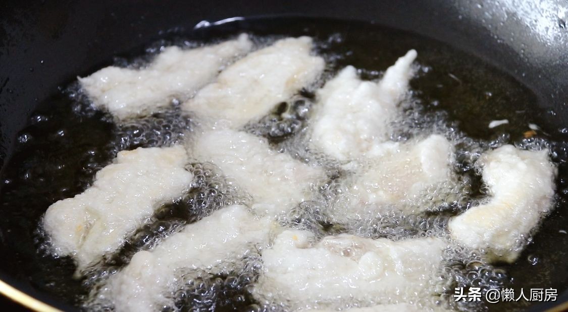 脆皮五花肉蘸料做法,五花肉裹淀粉油炸