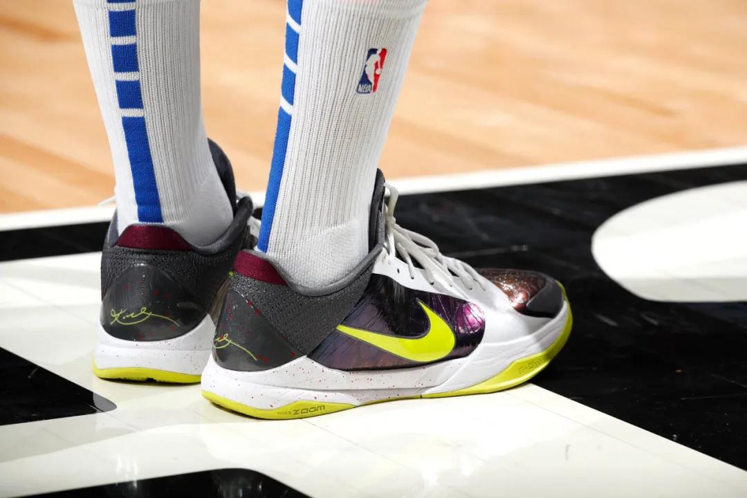 NBA球员上脚:独行侠球员的球鞋,波尔津斯基和小哈达威很帅!