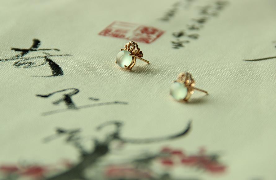 翡翠手镯怎么戴最好看,翡翠手镯会越戴越润吗