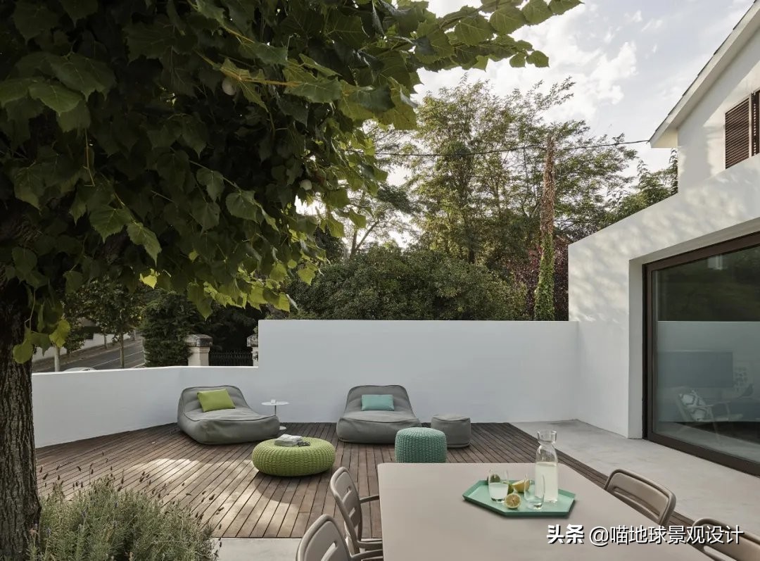 木铺装在私家庭院中的巧妙运用，是个学问