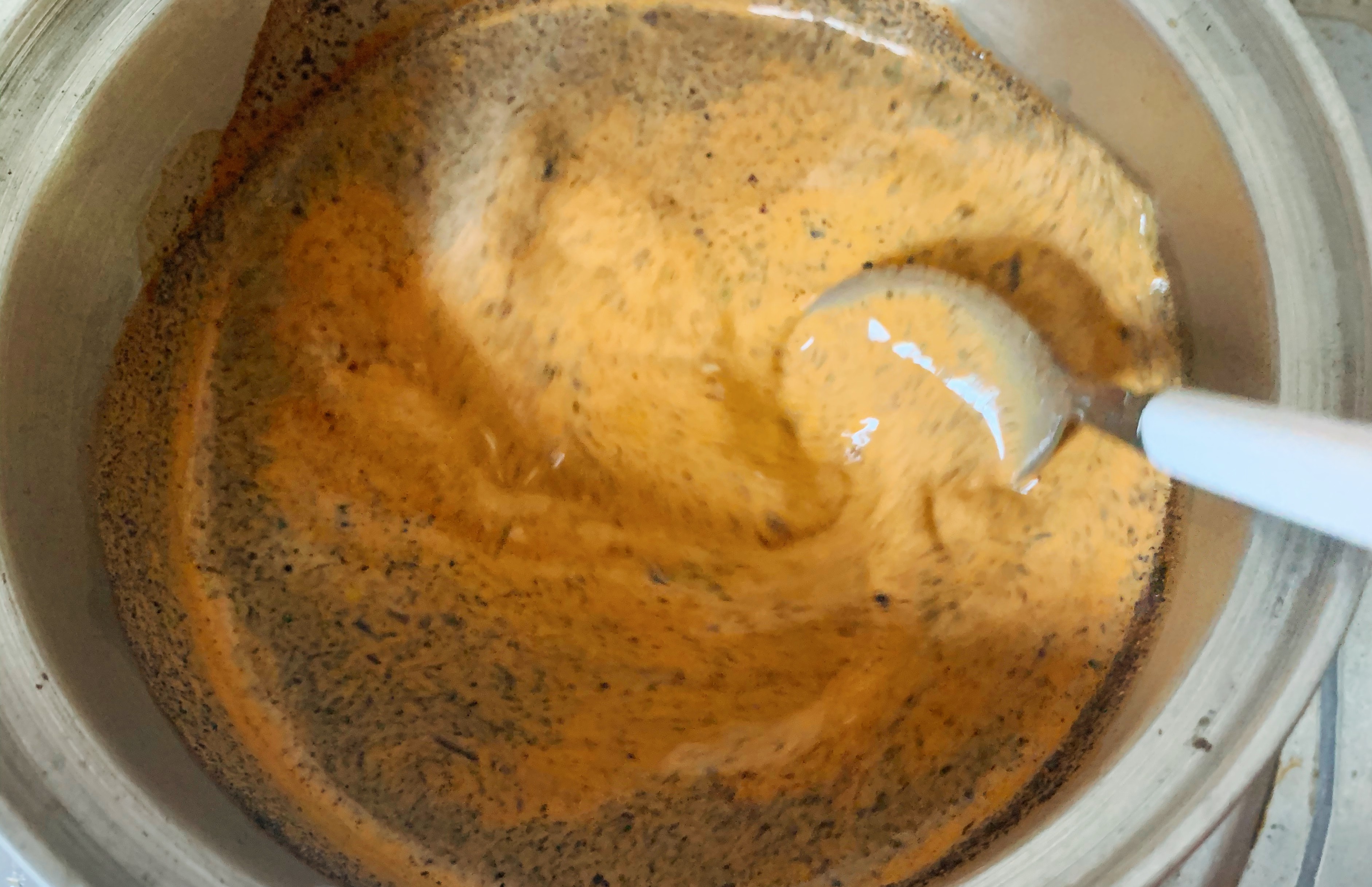 在锅里炒糖做奶茶,怎样自制奶茶不用放锅里