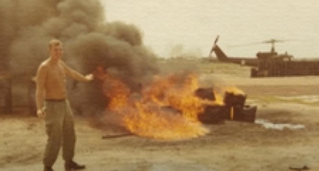 越战美军的生理难题：走出基地就挨越共黑枪，无奈特设烧屎官