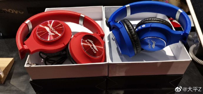 李宁新品惊喜多！韦德8闪电侄子+CJ新装备+联名头盔、耳机曝光