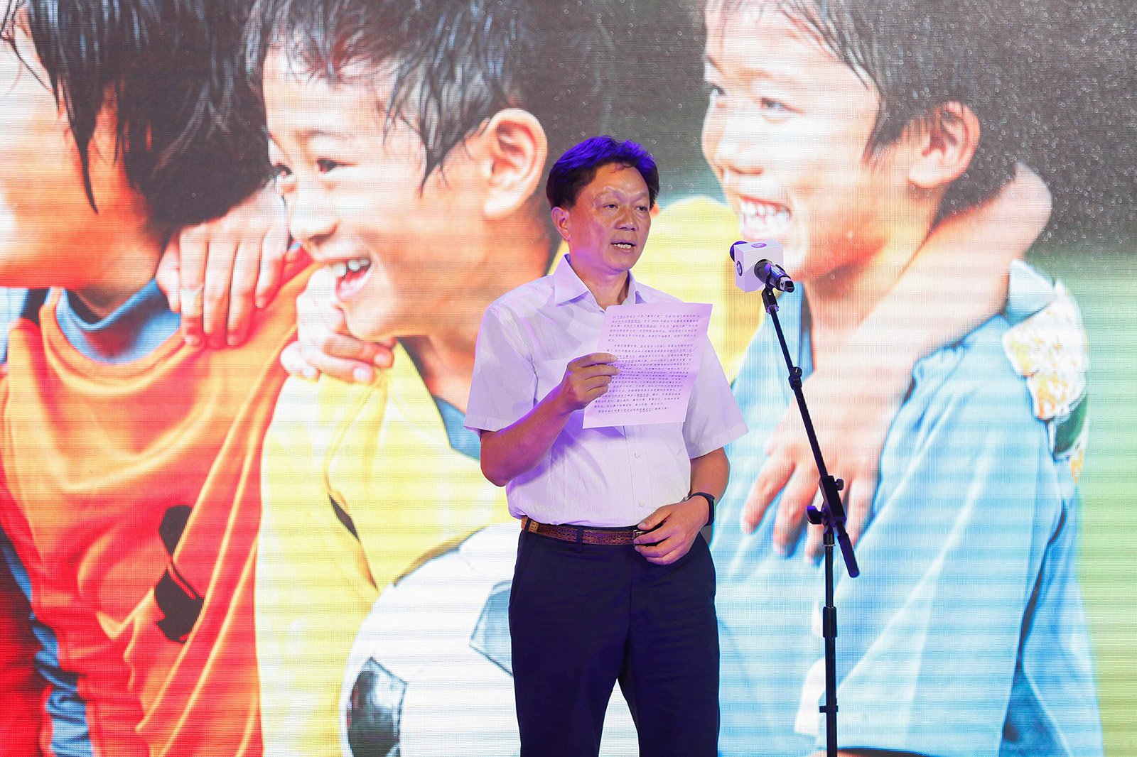 儿童之家夏令营活动,儿童快乐足球训练营