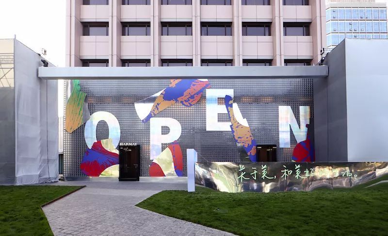 三里屯排长龙,三里屯美妆仓储店平价