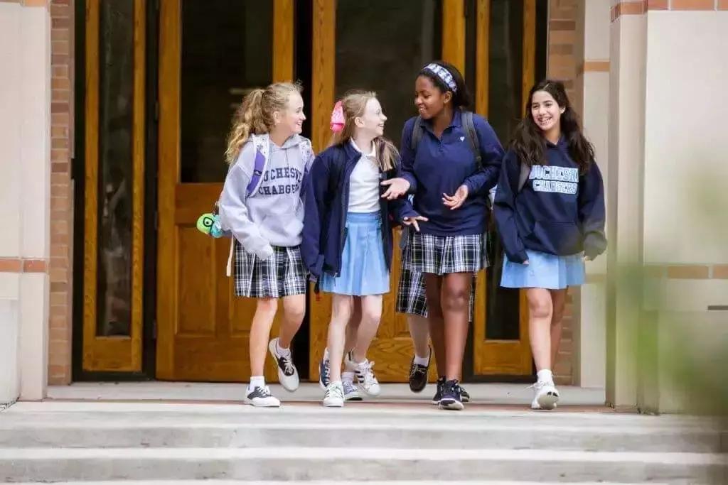 美国精英阶层最认可的大学排名,美国排名50-100名大学值得读吗