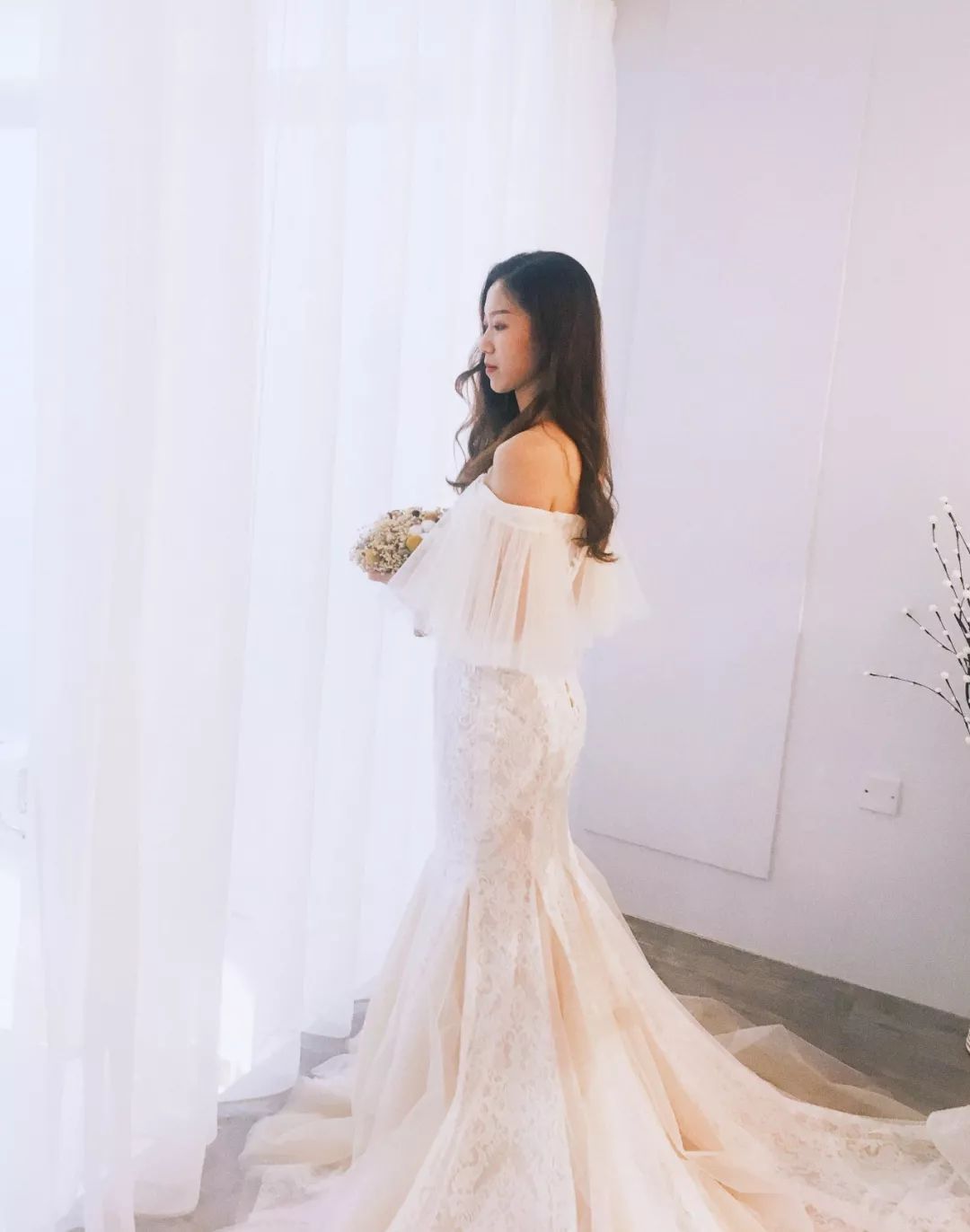 圆每个妹剂C的公主梦，这家店现在婚纱免费试，饮品+蛋糕请你食