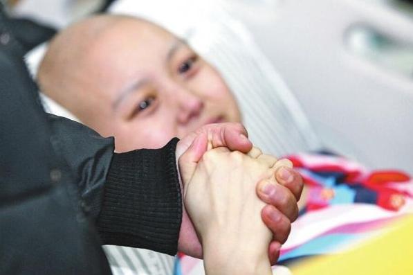 右肩锁骨疼痛怎么判断是不是癌症,右肩及手臂酸痛与癌症有关