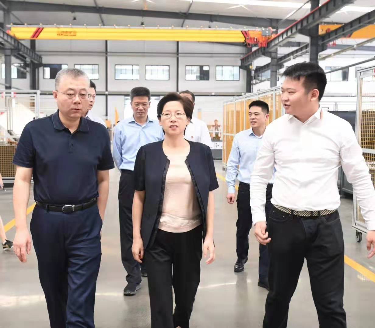 殷敏镇江人,扬中市新闻殷敏