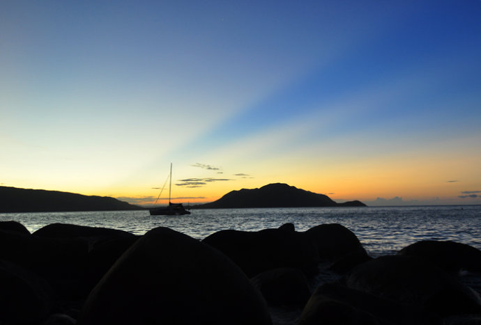 全民热遗｜大堡礁上有个翡翠岛，绝美好玩，还是海龟康复中心