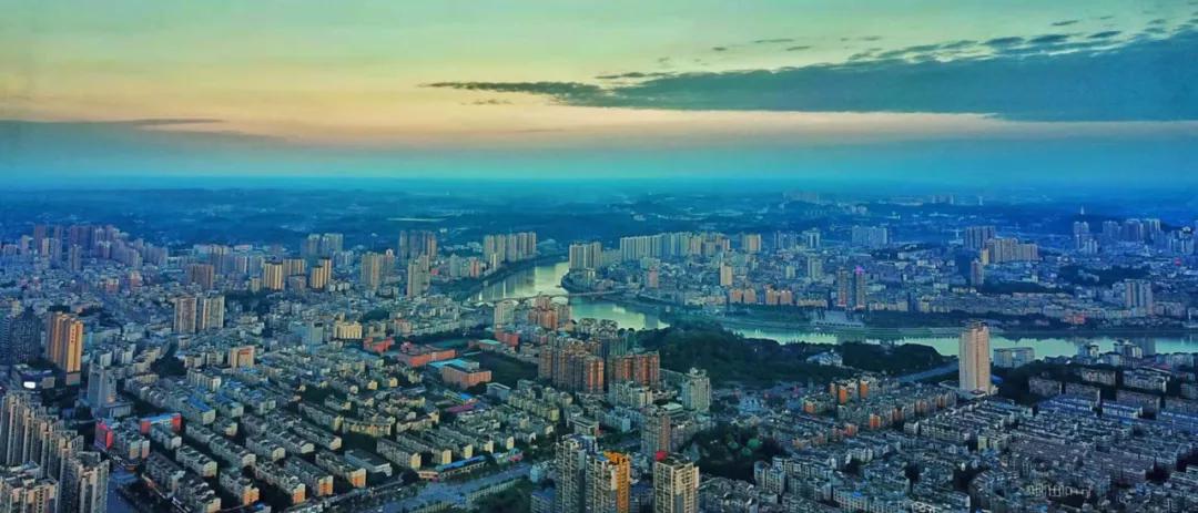 上千架无人机秀涪陵视觉震撼全场,内江800台无人机灯光秀