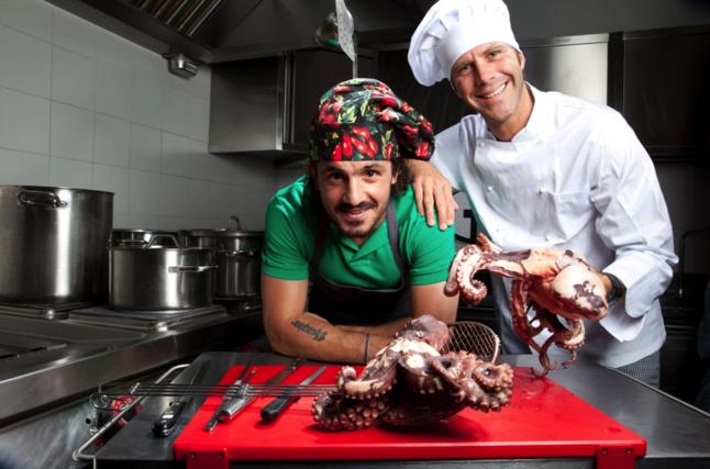 你想不到的球星副业：C罗植发店，恶汉包鱼塘，枪手名宿拯救地球