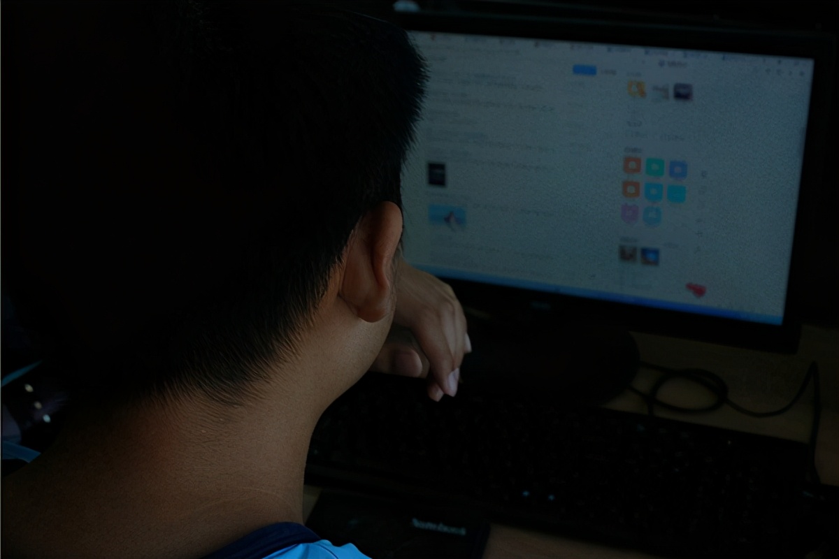 50岁眉毛长长又翘起是什么征兆,五十岁长出长寿眉毛是怎么回事