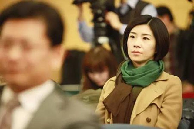 44岁“国翻”张璐，10年9上总理记者会：这才是真正的中国女神