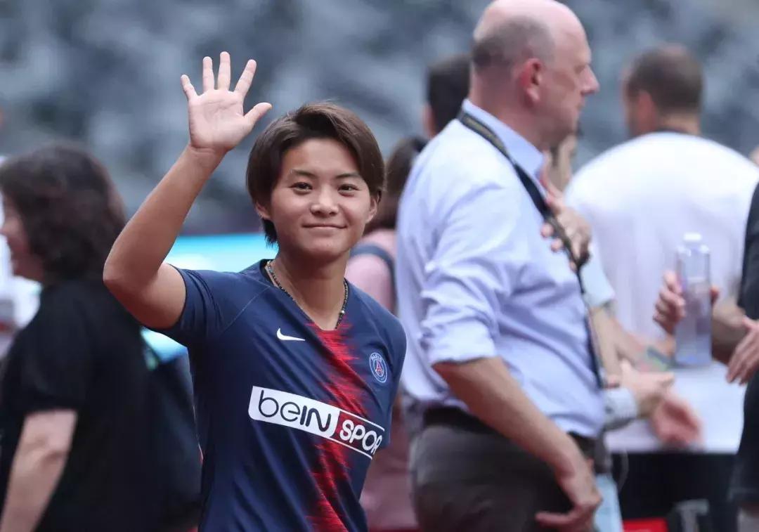 梅西和c罗谁更受女性青睐,梅西和c罗谁更受女性喜欢