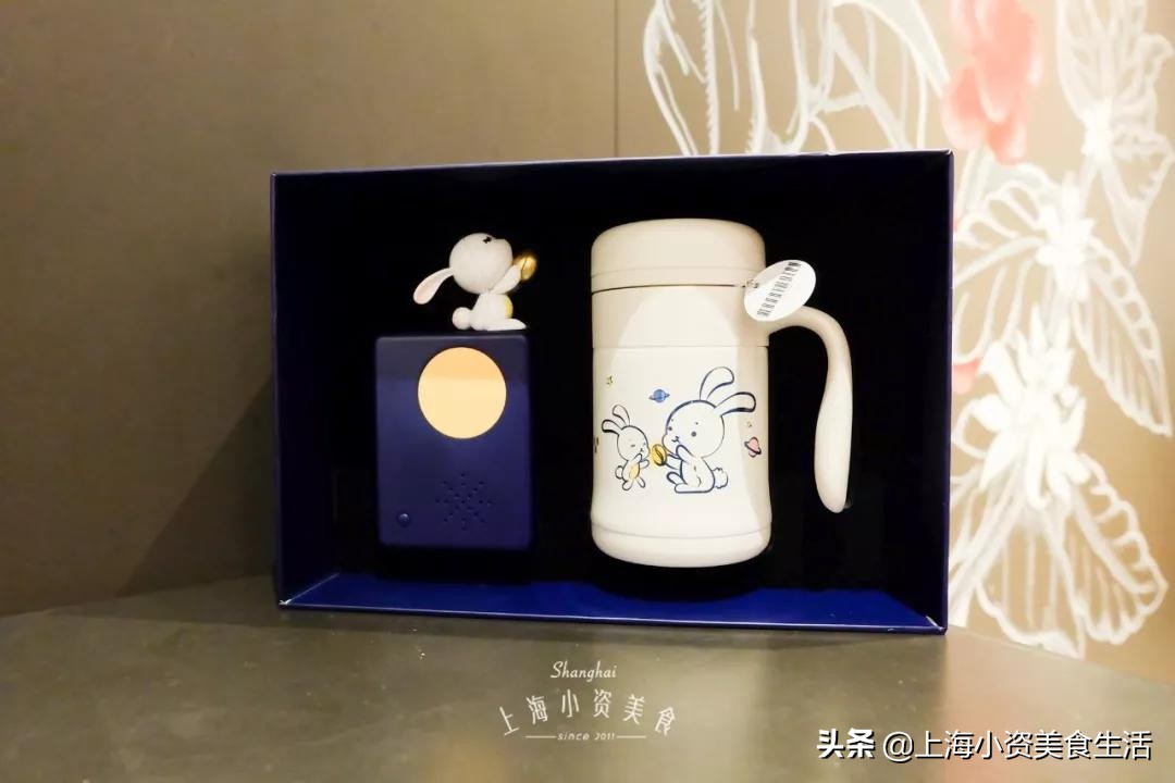 星巴克新品玉兔杯首发剧透！萌空血槽