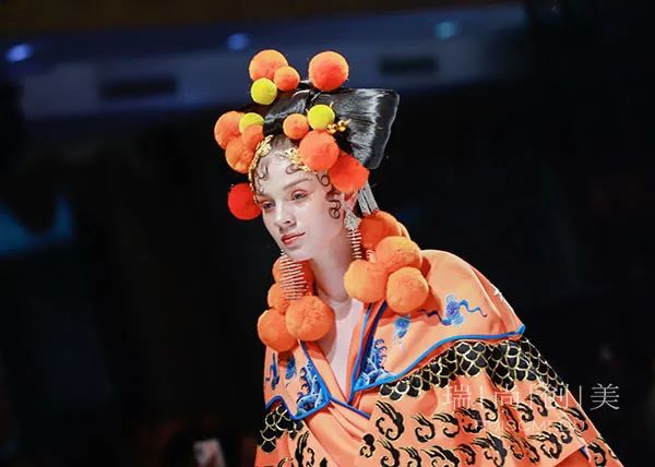 化妆培训学校出来后做什么,学习化妆培训机构出来怎样就业