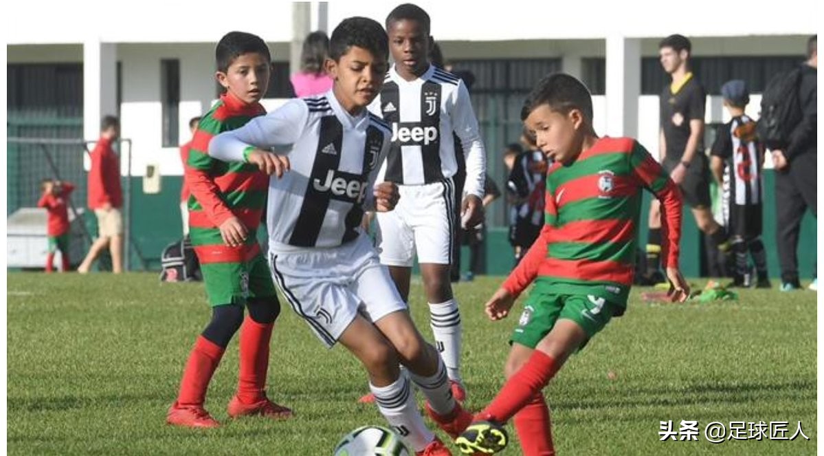 c罗携儿子迷你罗庆祝第三座欧冠,尤文c罗迷你罗