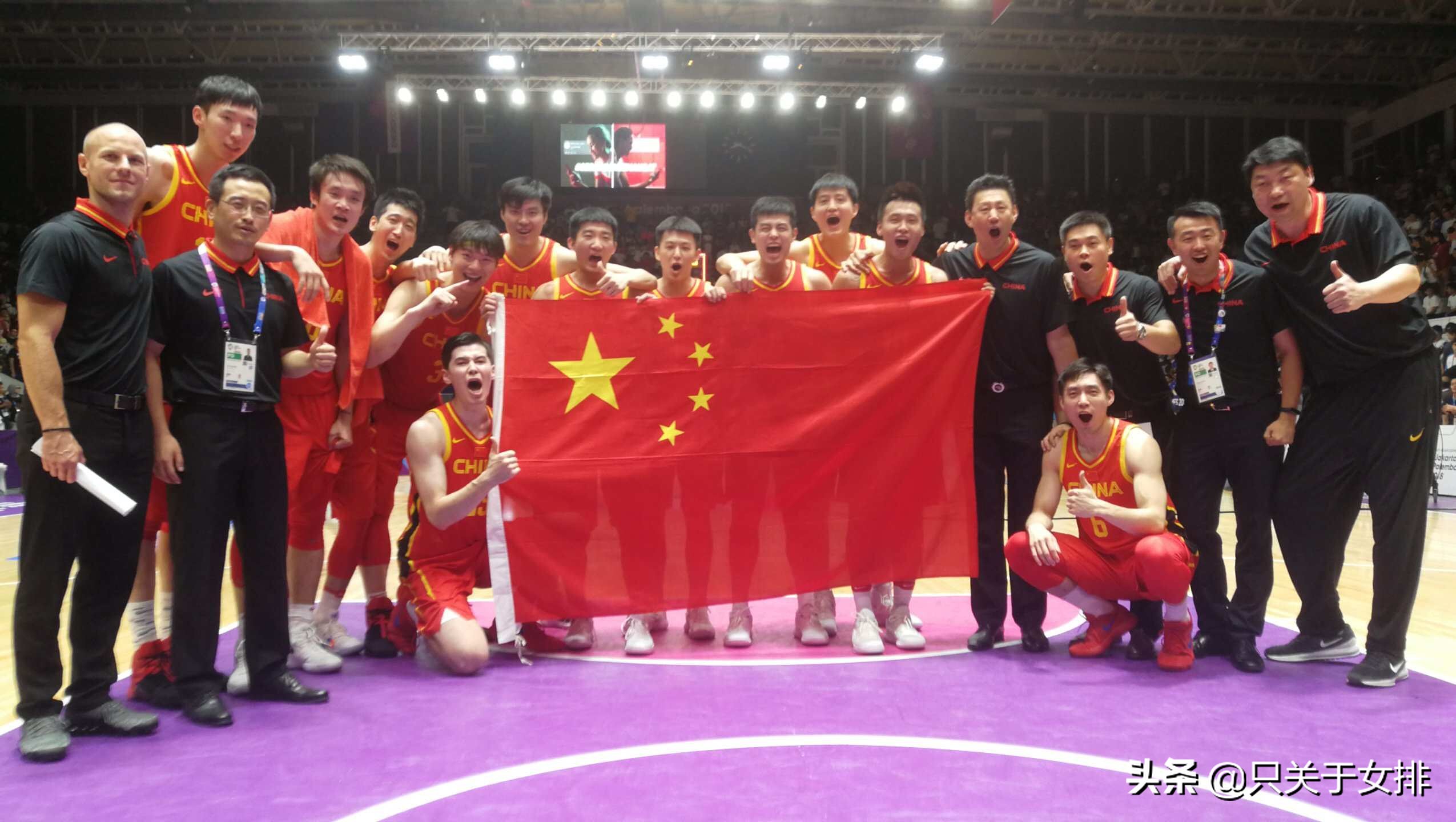 成绩不好但是篮球打得好,成绩好不一定受欢迎