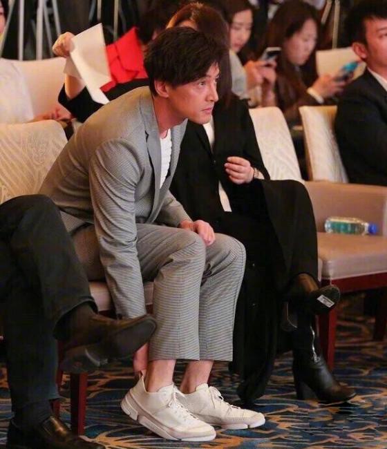 你的鞋柜里有哪些鞋,你的鞋柜里有多少双鞋