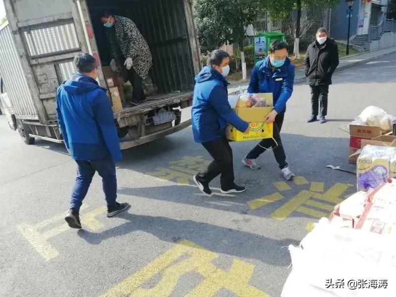 物业人坚守一线岗位,湖北宜昌市西陵物业