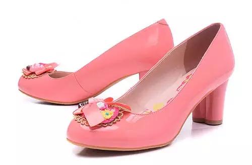 跌掉37%，创12年最大跌幅！昔日“鞋王”市值蒸发97%的悲伤故事