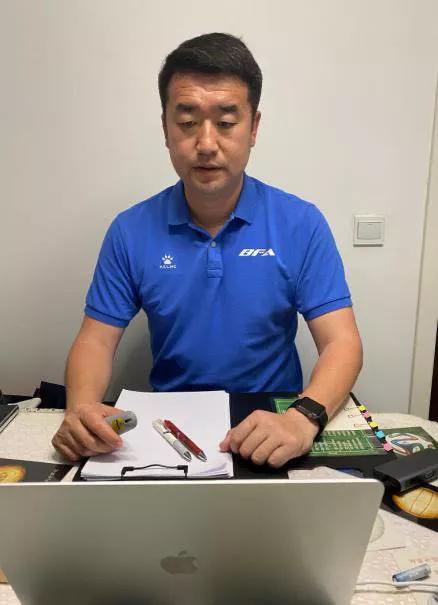 为中国足球奉献需要勇气黄健翔,对话中国足球