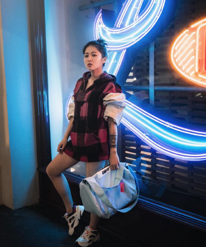 健身包hold不住，环保袋太显土，背SUBTLE运动旅行包能疯狂上分