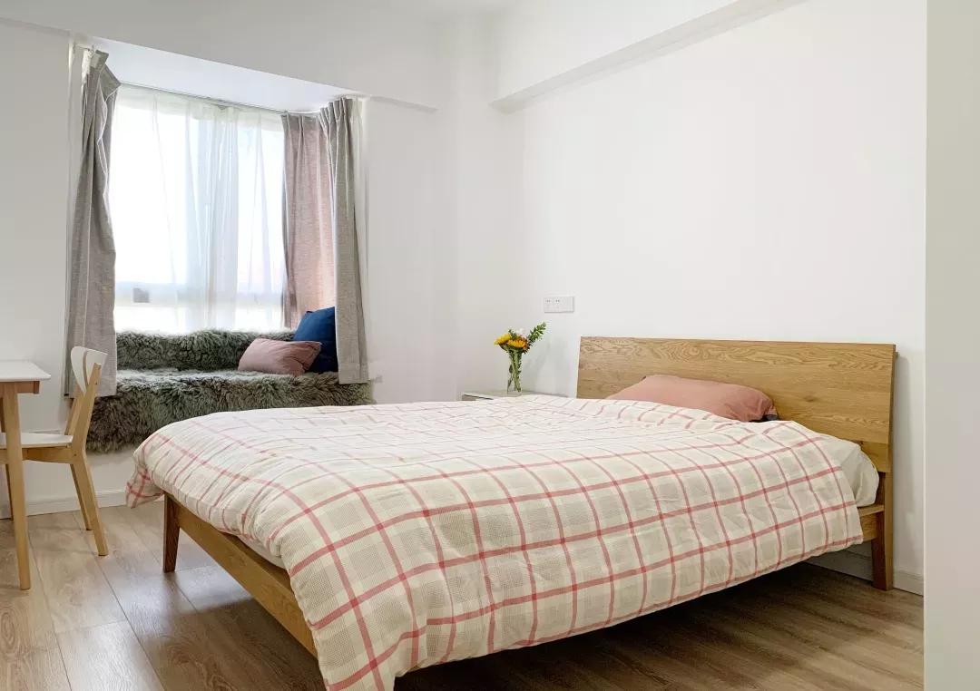 125平简约轻奢风家装设计,137平米客餐厅现代风装修效果图