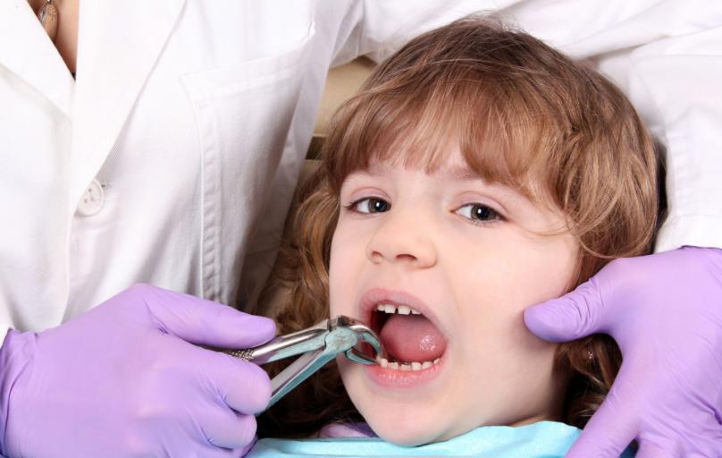 男孩口臭被嫌弃,六岁男孩口臭严重