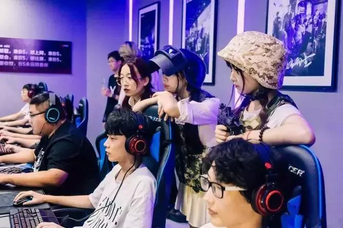 摩都推荐队友们，再给我2分钟，我先去分个手