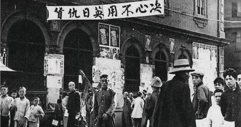 红岩女主饶国模：为爱私奔，丈夫入国民*党**并再婚，她把家献*产党共**