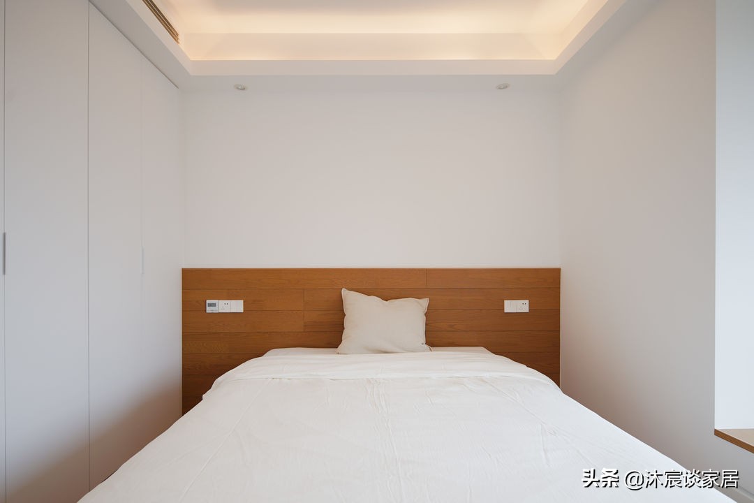 她把家布置得复古又温馨,室内被绿植环绕,这样的家,住着真舒服