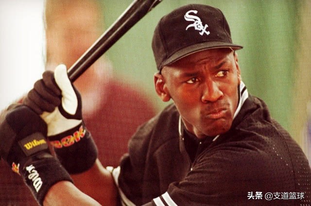 迈克尔乔丹为什么要去打棒球,迈克尔乔丹历史事件