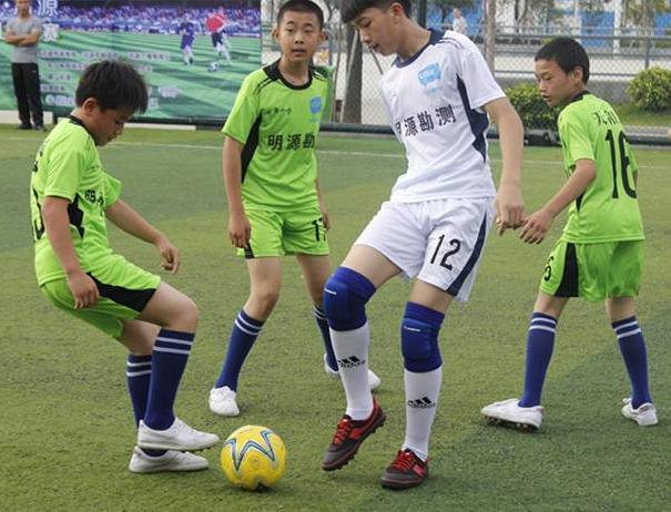 少年巴塞罗那训练，回国却染上新冠