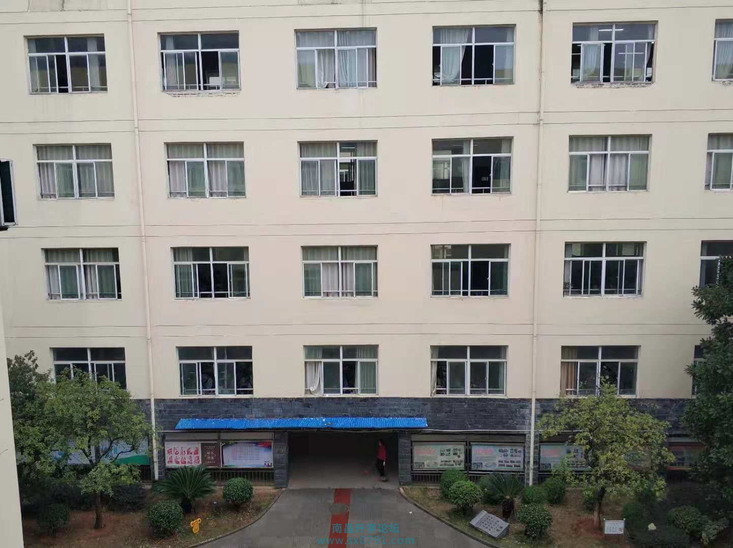 走进校园小学生们的笑容天真烂漫,走进南昌红谷滩新区实验学校