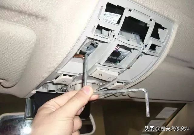 奥迪天窗关闭不严怎么处理呀,奥迪q5天窗怎么应急关闭