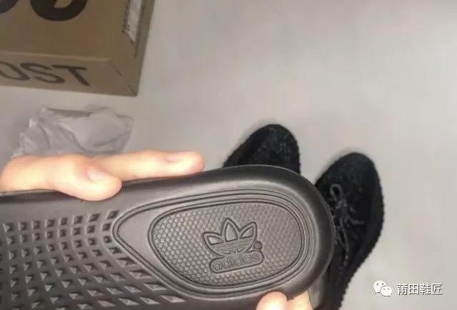 yeezy350黑满天星和黑玛瑙的区别,yeezy350满天星真假对比