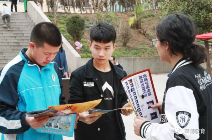 要不要选择艺考?艺考的优势都在这里!真的比较容易考上大学