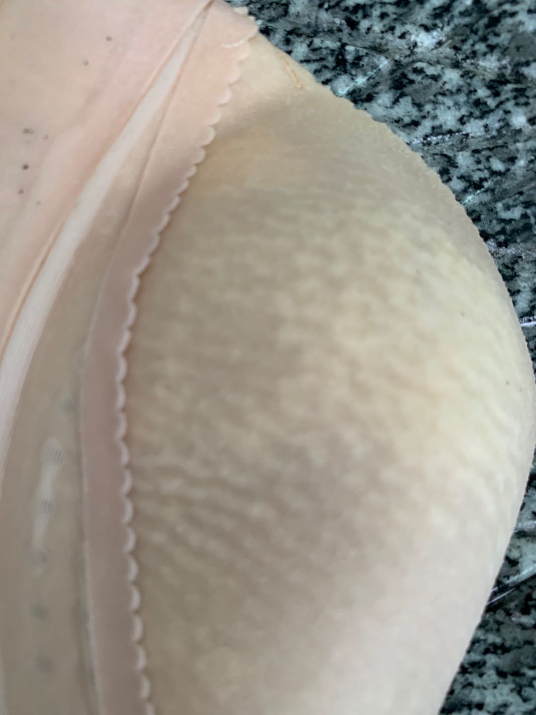 怎样去除衣服上的染色物体,怎样去除衣服上的染色颜料